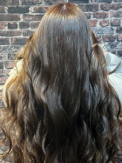 Long brunette hair styled in loose waves